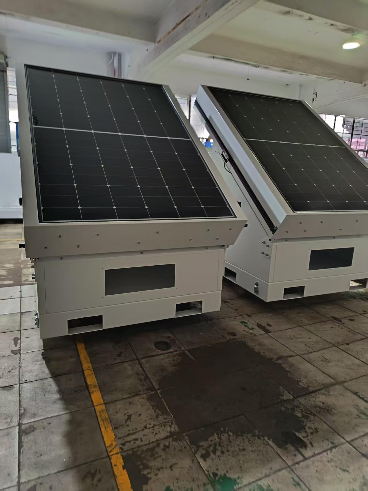SM04 Solar Light Tower with Wind Turbine