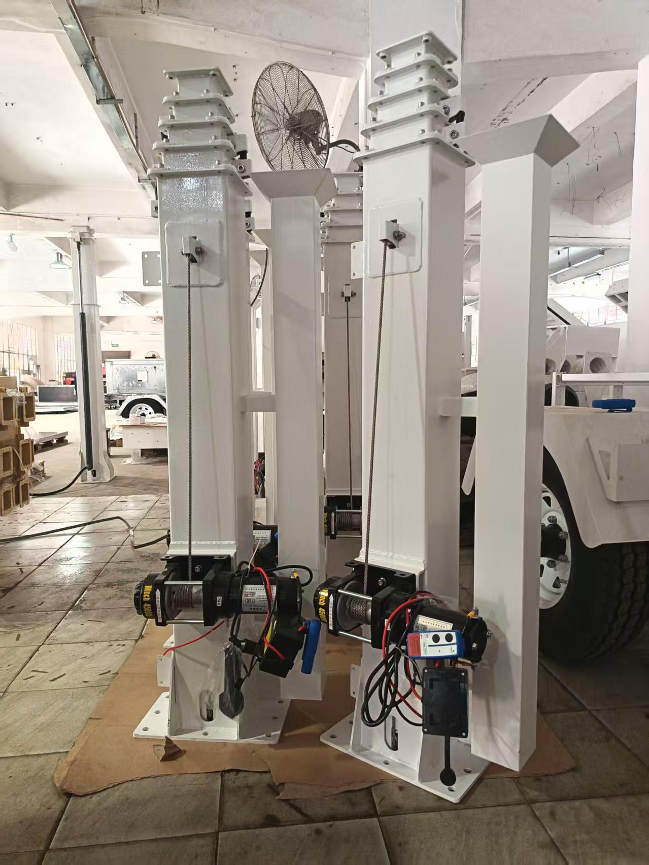 SM04 Solar Light Tower with Wind Turbine